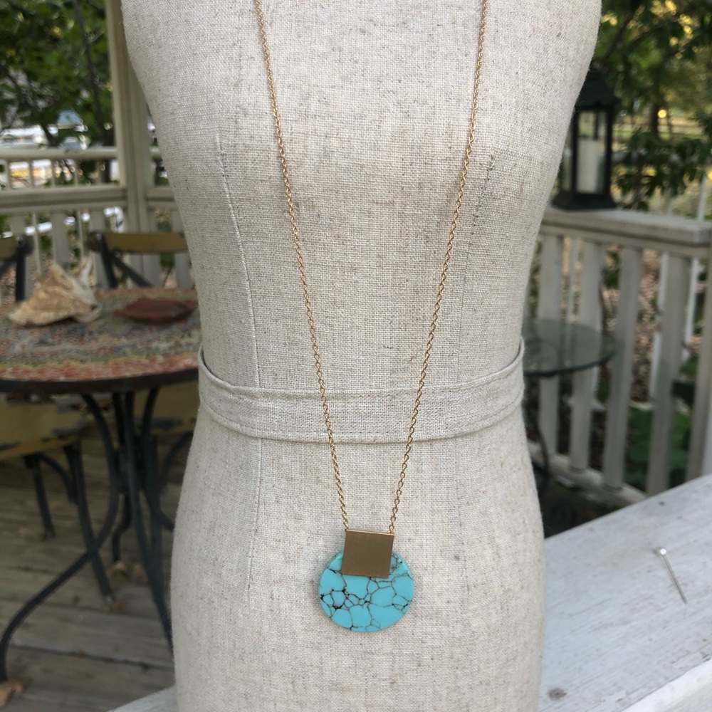 NEW - Beautiful natural stone & brass necklace